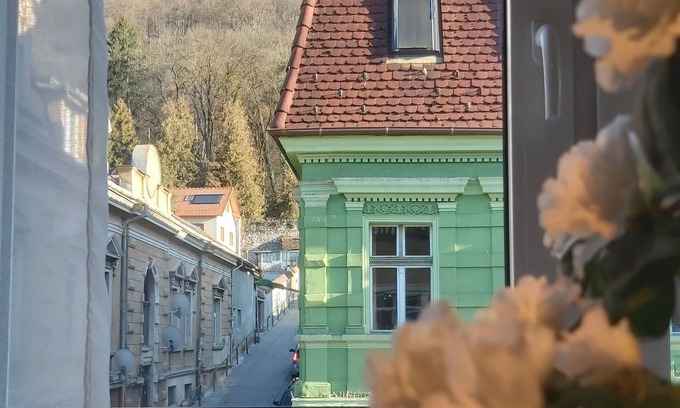 Brasov City Centre Apartment | Tampa View - one-bedroom apartment in center of Brasov
