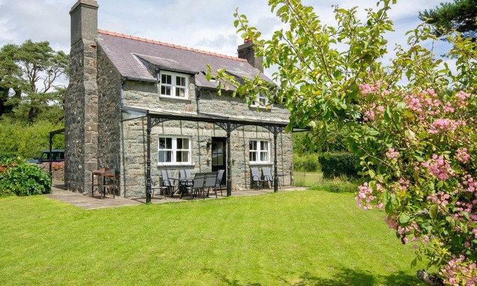 Rhyd-y-clafdy Cottage | Tan y Bryn - sleeps 8 guests in 3 bedrooms