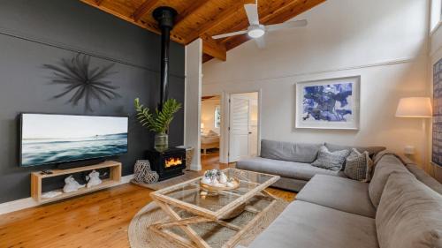 Pearl Beach House | Tanglewood Pearl Beach- firepit, pet friendly, stroll to beach