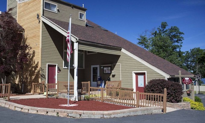 Tafton Apartment | Tanglwood Resort 2BR Suite, FRIDAY Check-In