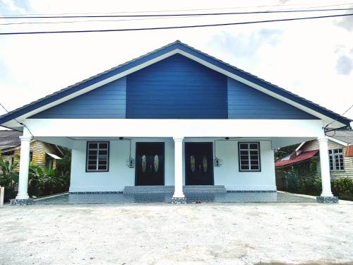 Kampung Gong Bayor House | Tanjong Suite Homestay