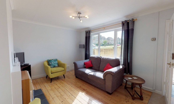 Witney House | Taphouse Avenue | Witney Holiday Let | 2 Beds & Sleeps 4