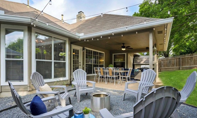 Wells Branch House | 'Tara Sue'- Pet-Friendly 3BR Home! Game Room | Desk Space | Smokeless Fire Pit!