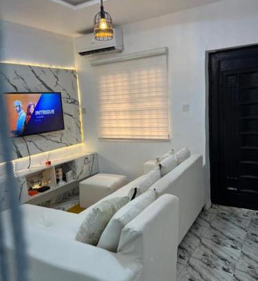 Ikeja Apartment | Tasteful 1bed luxury Apartment, Adeniyi Jones ,3Min to the Airport ,24hours Power
