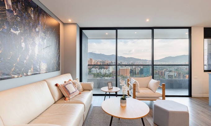 Castropol Apartment | Tasteful flat with amazing view in El Poblado wtih pool and gym