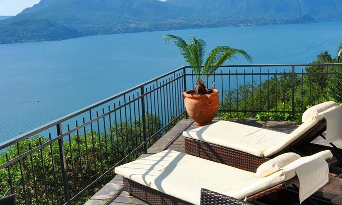 Trarego Viggiona House | tasteful small house with beautiful view on the lake