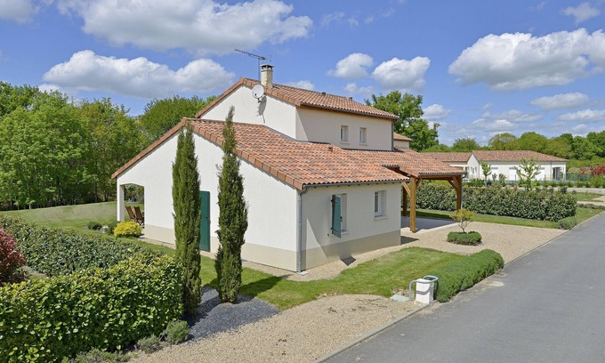 Vasles Villa | Tasteful villa with Wi-Fi, located in natural surroundings