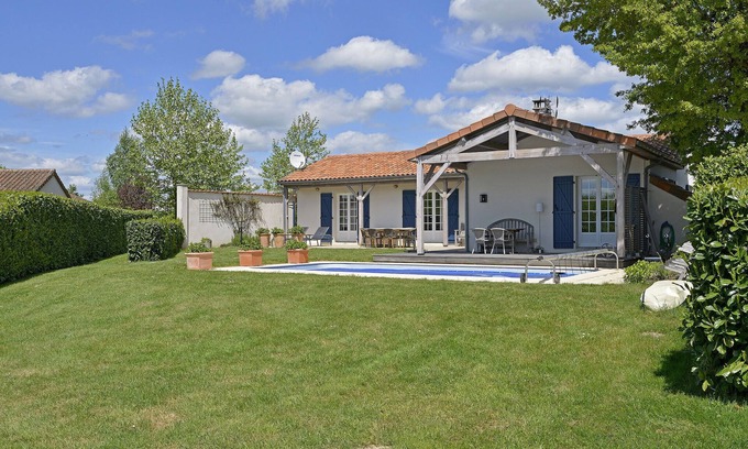 Vasles Villa | Tasteful villa with Wi-Fi, located in natural surroundings