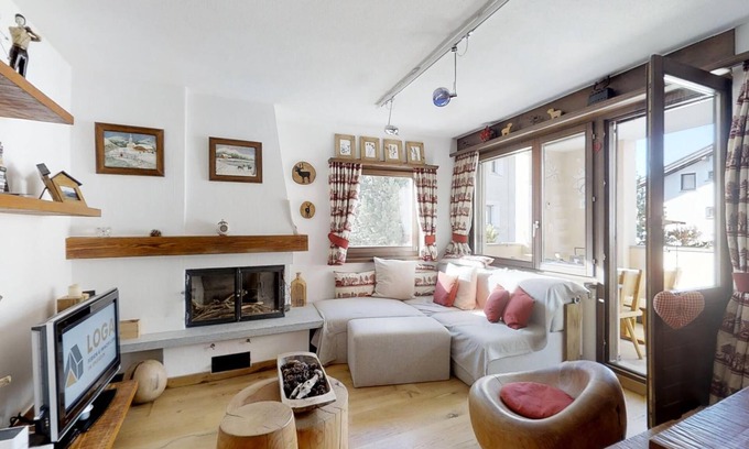 Sils-Maria Apartment | Tastefully renovated 3-room apartment on the first floor, approx.