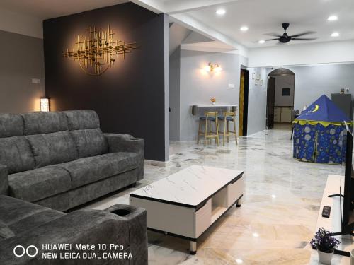 Taman Bertuah House | TB HOMESTAY Tasek klebang(taman bertuah) 10pax wifi