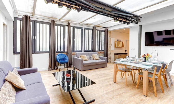 Quartier de la Folie-Mericourt Apartment | TBS 157 : Rudy - Spacious loft in Oberkampf