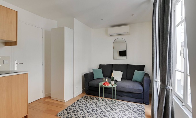 Quartier du Mail Apartment | TBS 16 - Elegant studio in Montorgueil district