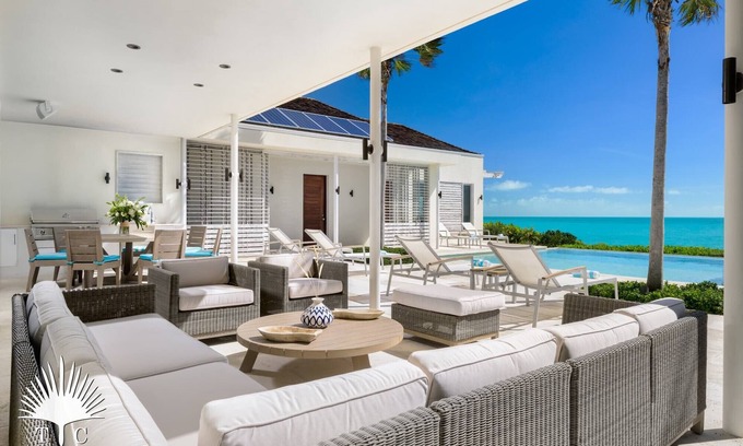 Long Bay Hills House | TC Villas -Aguaribay -Family Retreat w. Pool, Cinema & Attendant Service