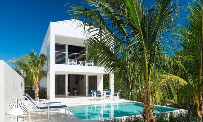 Providenciales House | TC Villas -Little Plum -Seaside Luxe Getaway