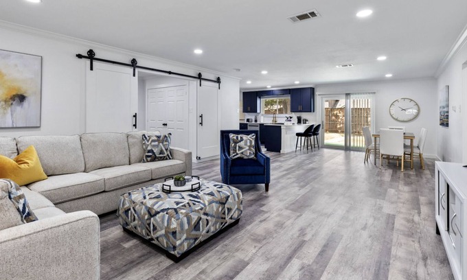 Grapevine House | TCH - 3BR/2BA Home in Grapevine - M