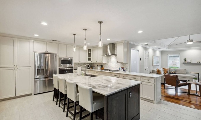 Coppell House | TCH - Luxurious 5bd/3ba home in Coppell with Pool