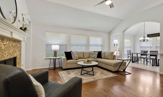 Allen House | TCH - Spacious 3bd/2ba home in Allen with Office