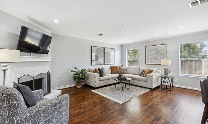Elmo House | TCH - Spacious 4bd/2.5ba in Rockwall w/Workspace