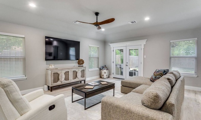 Fort Worth House | TCU Walkable! 4BR, Food and Fun!