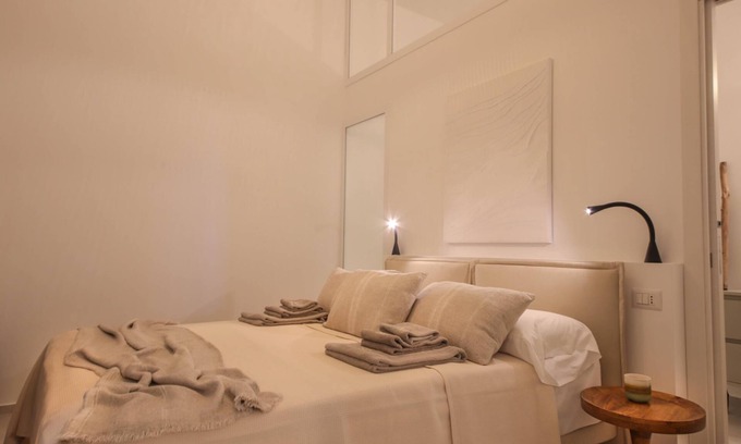 Centro Storico Apartment | TD Palazzomaris La Lampara Townhouse w Sea View