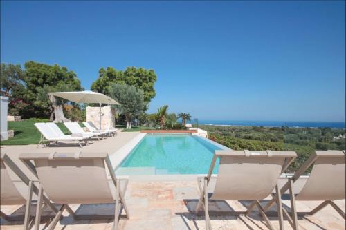 Monopoli Villa | TD Tenuta Donna Madia Sea View Pool Over Vineyard