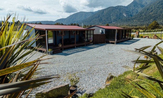 Franz Josef Glacier Cottage | Te Awa Cottages