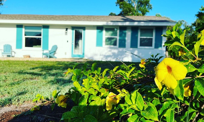 Englewood House | Teal Turtle House Englewood Shark Tooth Huntn