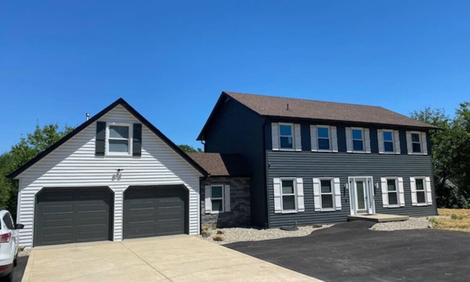 Westfield House | Team Stay and Cubby 6 BR/8BED/3.5BA Designer Home