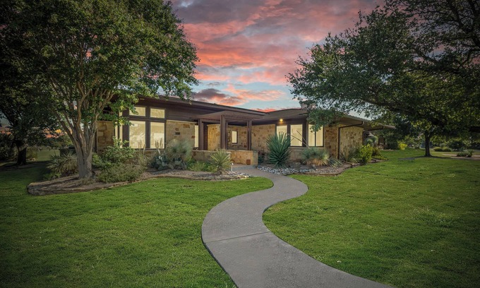 Lakecliff On Lake Travis House | Tee Box Retreat at Lakecliff Country Club