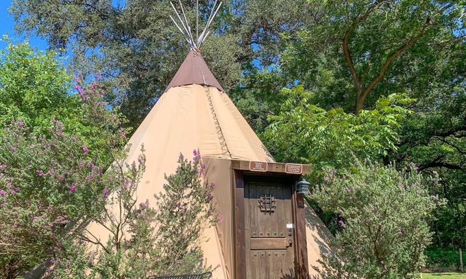 Seguin Cottage | Teepee 3 is a Stylish Fully Furnished Teepee at Geronimo Creek Retreat