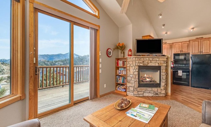 Estes Park Apartment | Teepee Mountain 12A Condo