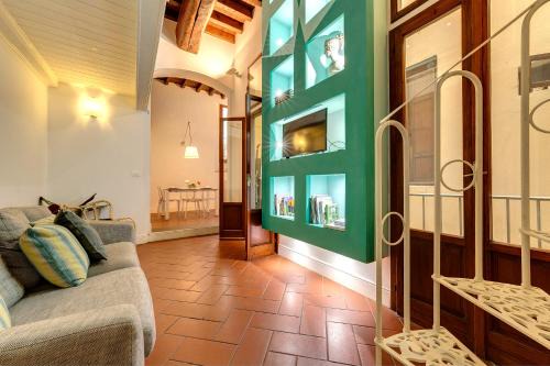 Oltrarno Apartment | Tegolaio Apartment by Mamo Florence