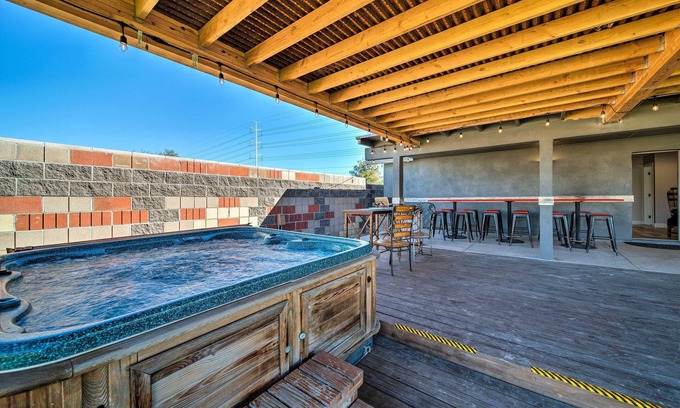 Kyrene-Superstition House | Tempe Temptation: Luxury Home w/Jacuzzi