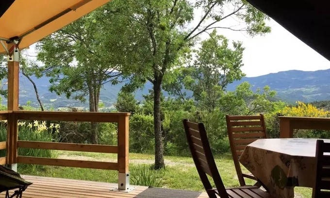Rosans House | Tent Comfort "Lodge" 30m2 - 2 Schlafzimmer - ohne private Sanitär - überdachte Terrasse 5 Personen