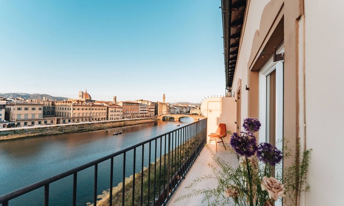 Santa Maria Novella Apartment | Terrace on Arno River in Florence