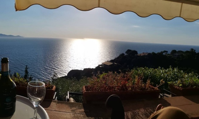 Cala Piccola Apartment | Terrace on the island of Giglio