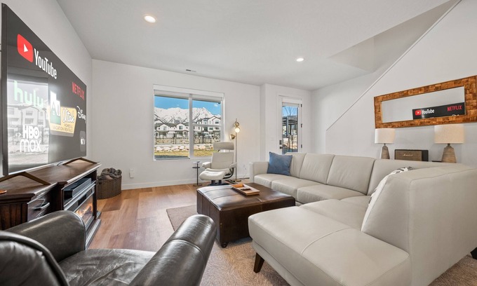 Mountain Green House | Terrapin Basin Ro5939| Pool | Hot Tub | Desk