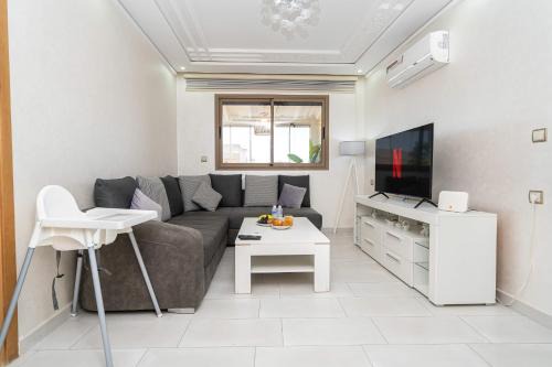Tangier Apartment | Terrasse et Confort centre de Tanger, Charmant 2 ch spacieux, clim, WiFi, vue dégagée