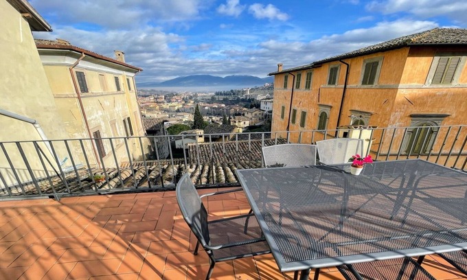 Spoleto Apartment | TERRAZZA DUOMO/SPOLETO CENTRE/PEDESTRIAN/SLPS 6/WIFI/ROME 1 HR