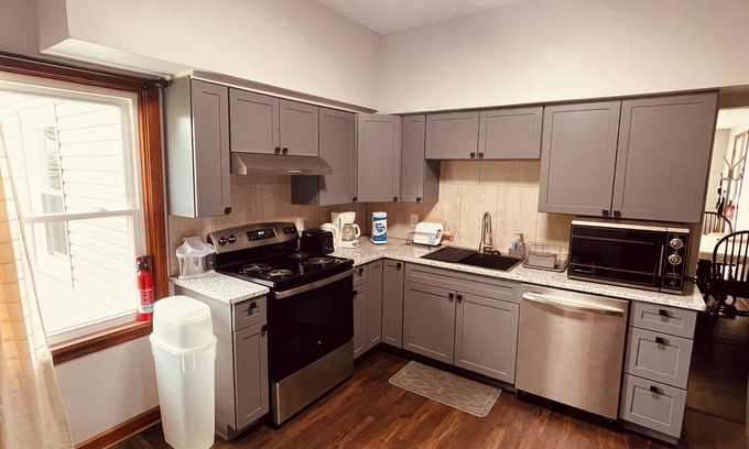 Dalton Apartment | Terrific 2-bedroom apartment up to 5 people Dalton with AC, WiFi