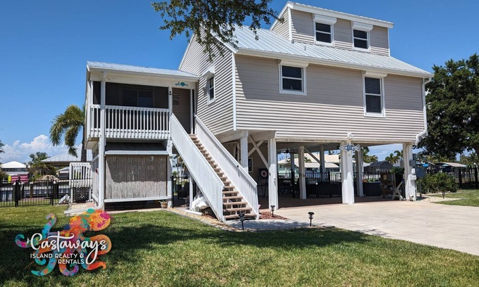 Saint James City House | Terrific vacation home on quiet Clipper Lane 2/2 pool home
