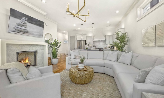 Fayetteville House | Tessa - Frisco Trail - Mill District - 1 mi to DT
