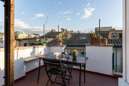 Rione VIII Sant'Eustachio Apartment | Tetti di Piazza Navona