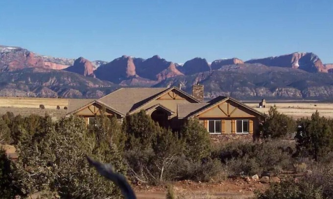 New Harmony Apartment | That Place with the great views.