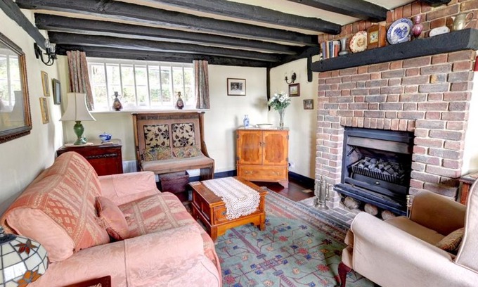 Shoreham-by-Sea House | Thatch Cottage - Four Bedroom House, Sleeps 6