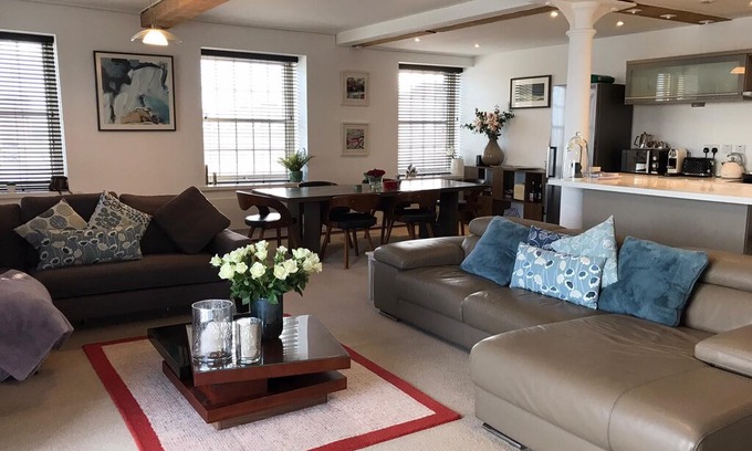 Gosport Apartment | The Admiral's Quarters Grade II Listed Luxury Apartment with Sea/Harbour View