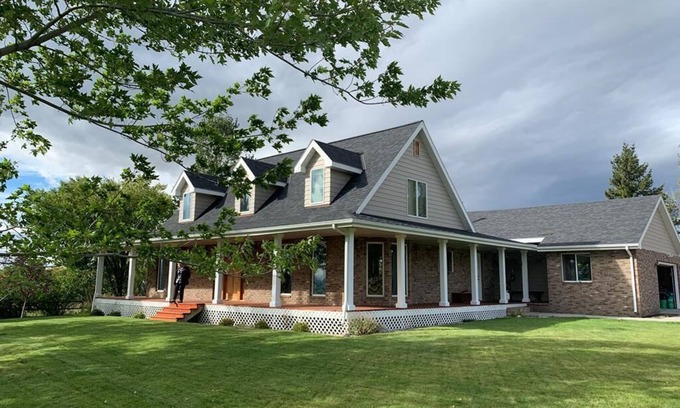 Bozeman House | The All Inn - Charming Country Home on 20 Acres Just 10 Minutes From Bozeman