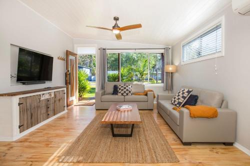 Callala Beach House | The Anchor - Pet Friendly - 5 Mins Walk to Beach - EV Charging