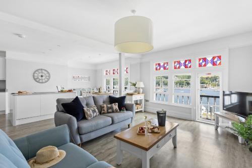 Dartmouth Apartment | THE ANGEL 2 BEST VIEWS IN DARTMOUTH