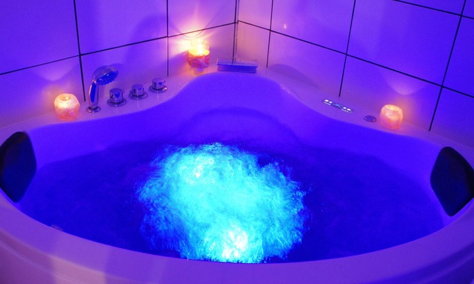 L'Arbresle Apartment | The apartment & golden 🟠 studio 1⭐. Balneotherapy and couple ♥️🫂🛀